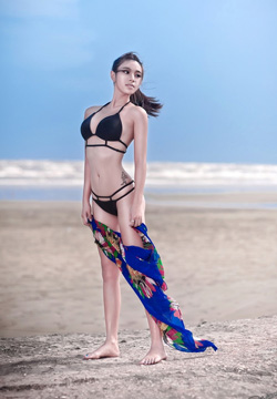 热情夏日长腿女孩海滩泳衣的魅惑8x国产女孩精品福利图片